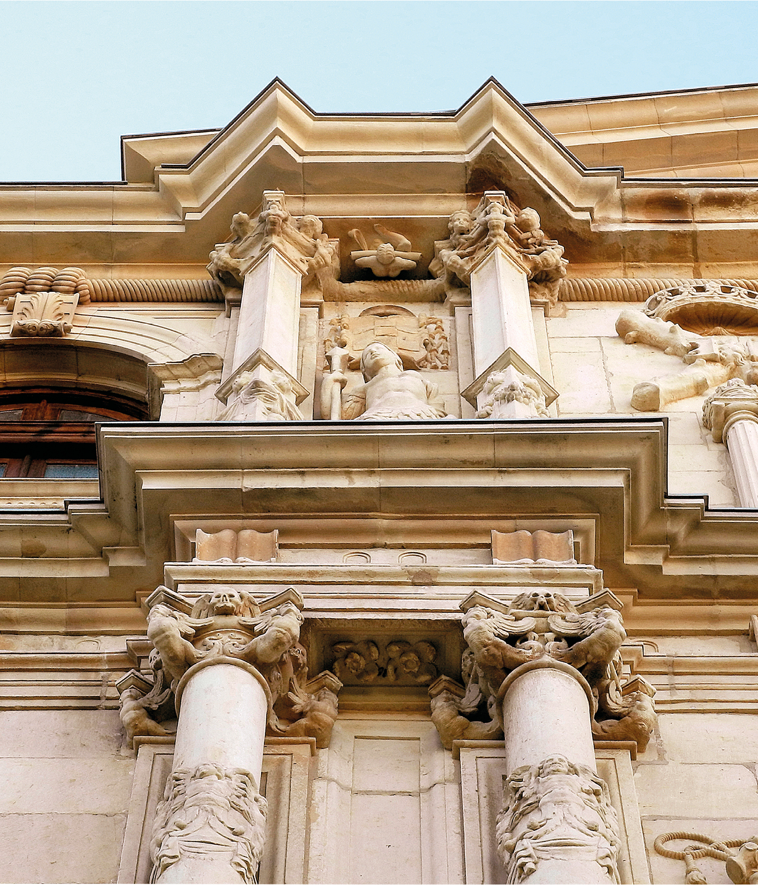 Exposición “La fachada del Colegio Mayor de San Ildefonso. Construcción, evolución y restauraciones