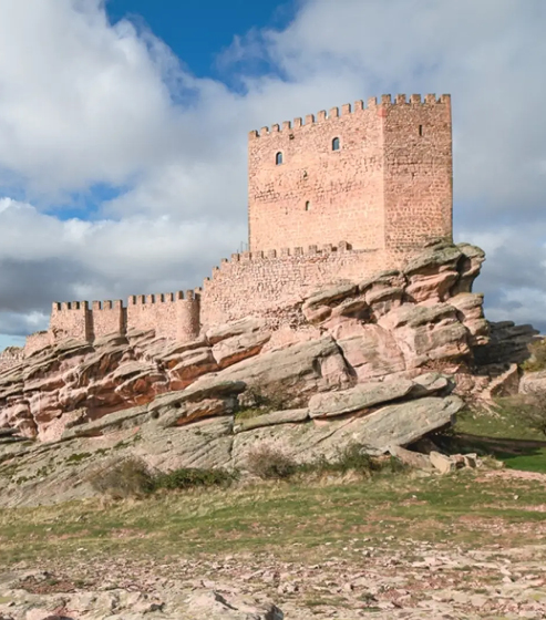 Sierra de Caldereros y castillo de Zafra